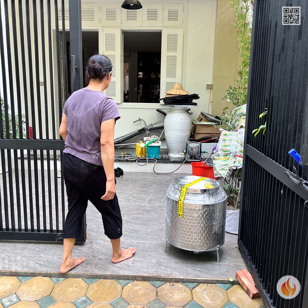Lò hoá vàng giao cho cô Phúc tại Lạc Long Quân, Tây Hồ, Hà Nội
