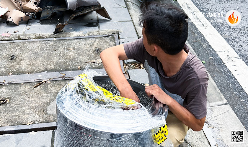 Anh khách nhận lò hoá vàng Inox 11kg tại Vinhome Riverside, Long Biên